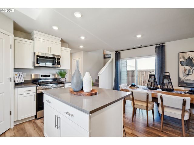 746 MERRIOTT Ln, Woodburn, OR 97071