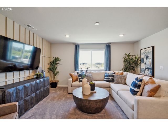 746 MERRIOTT Ln, Woodburn, OR 97071