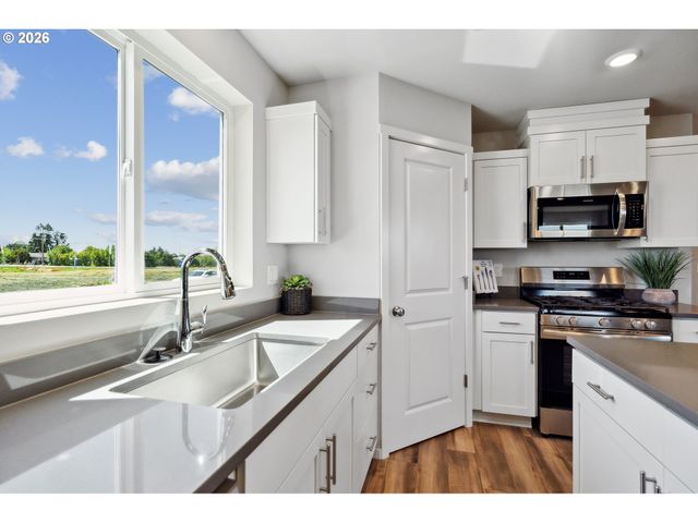 746 MERRIOTT Ln, Woodburn, OR 97071