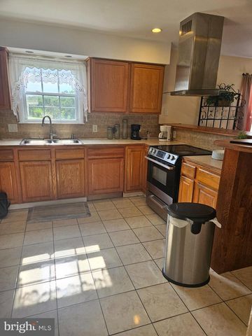 628 SWEETBRIAR DR, Harrisburg, PA 17111