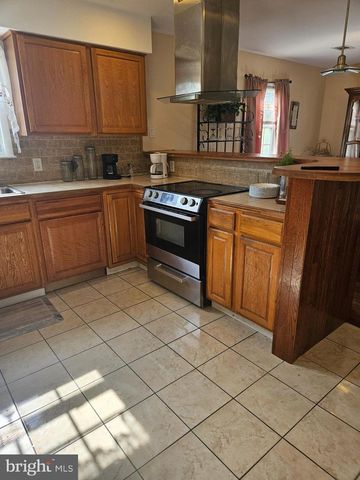 628 SWEETBRIAR DR, Harrisburg, PA 17111