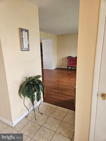 628 SWEETBRIAR DR, Harrisburg, PA 17111