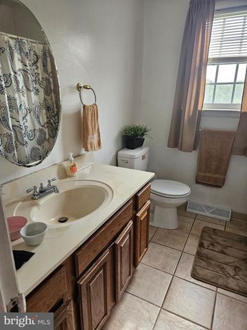 628 SWEETBRIAR DR, Harrisburg, PA 17111