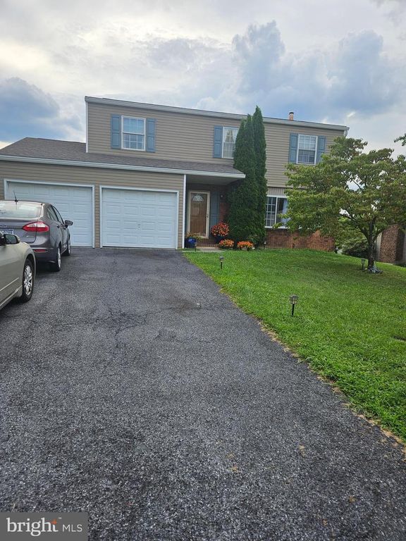 628 SWEETBRIAR DR, Harrisburg, PA 17111