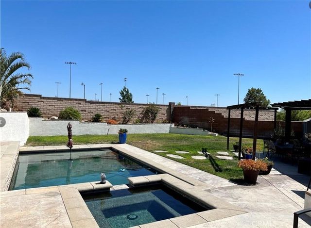 4891 Stoneglen, Fontana, CA 92336
