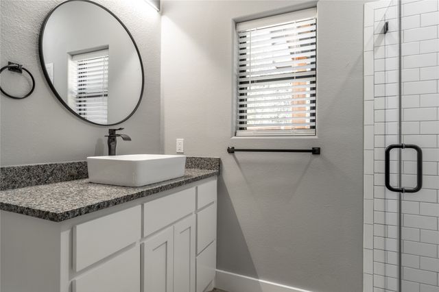 1419 S 7th Avenue, Denison, TX 75021