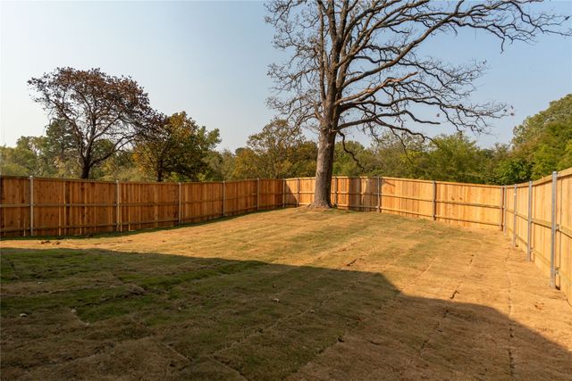 1419 S 7th Avenue, Denison, TX 75021