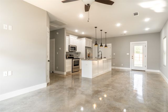 1419 S 7th Avenue, Denison, TX 75021