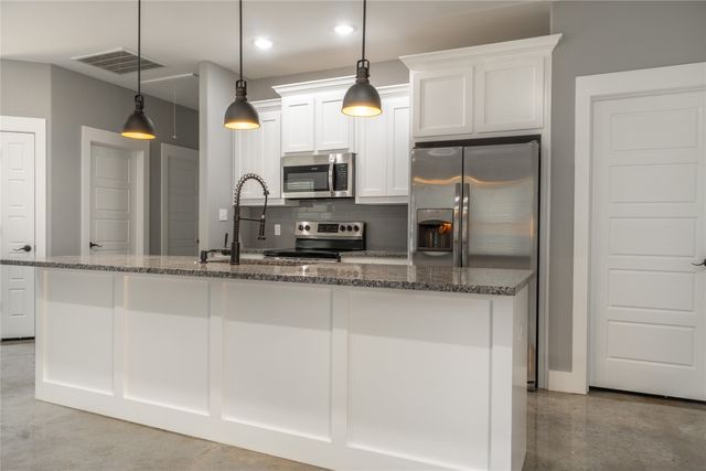 1419 S 7th Avenue, Denison, TX 75021