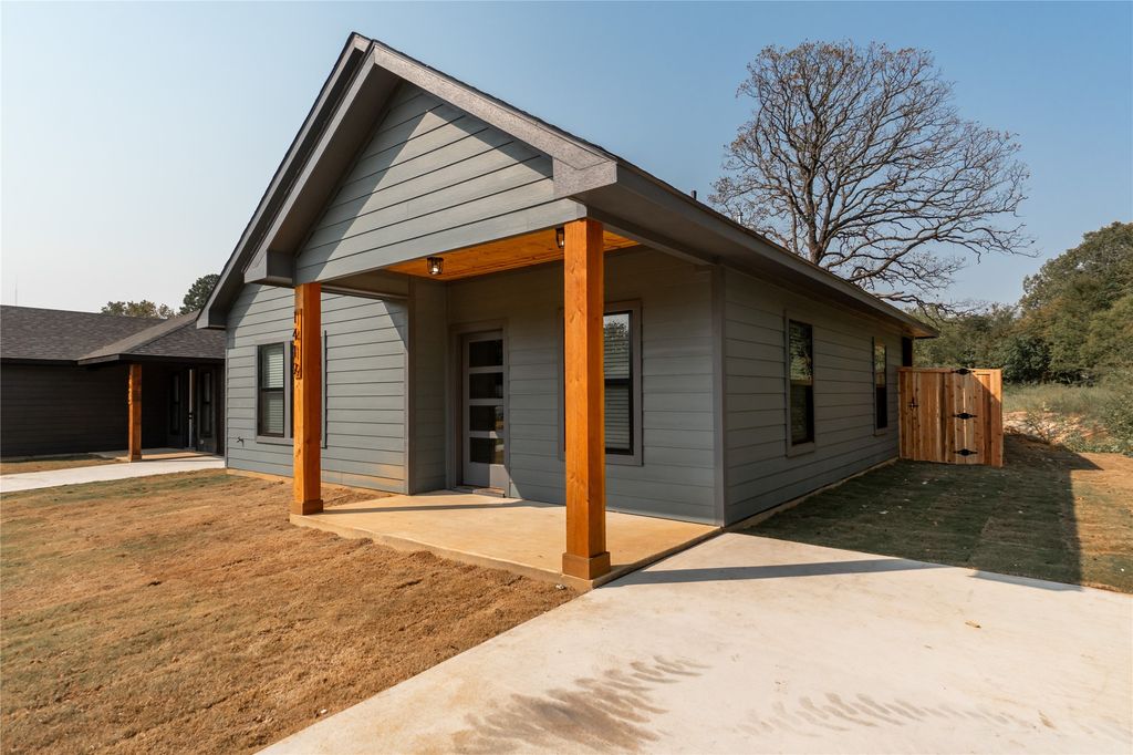 1419 S 7th Avenue, Denison, TX 75021