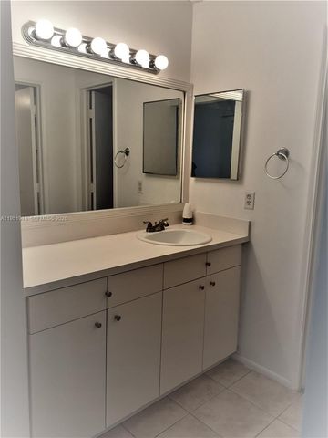 9460 Live Oak Pl 108, Davie, FL 33324