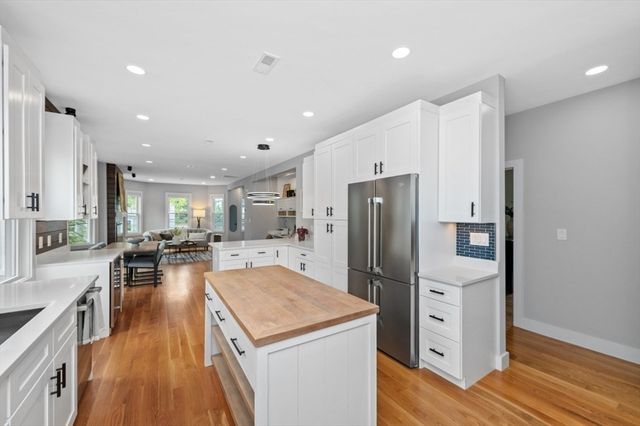 61 Paul Revere Rd 2, Arlington, MA 02476