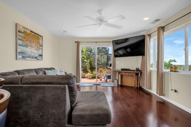 2580 Sunny Hill Rd, Rescue, CA 95672