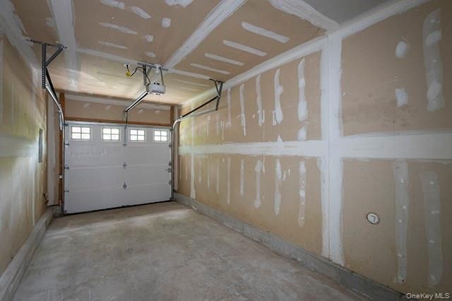 5000 Townhouse Drive 2502, Coram, NY 11727