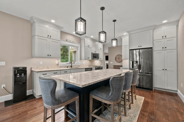 800 Johnson St, North Andover, MA 01845