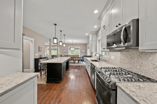 800 Johnson St, North Andover, MA 01845