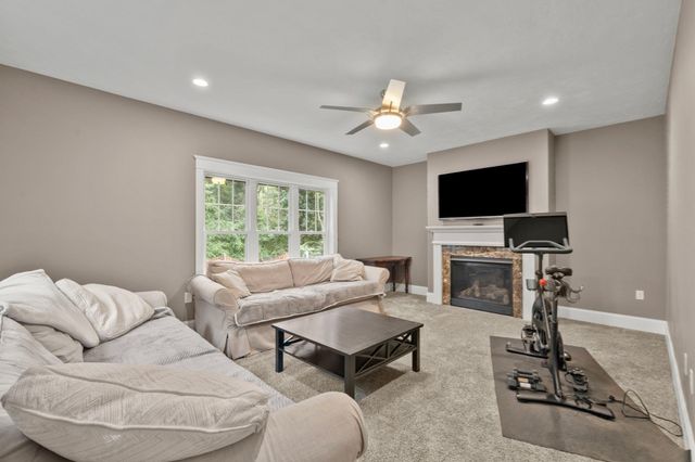 800 Johnson St, North Andover, MA 01845