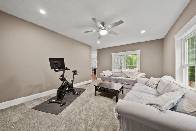 800 Johnson St, North Andover, MA 01845