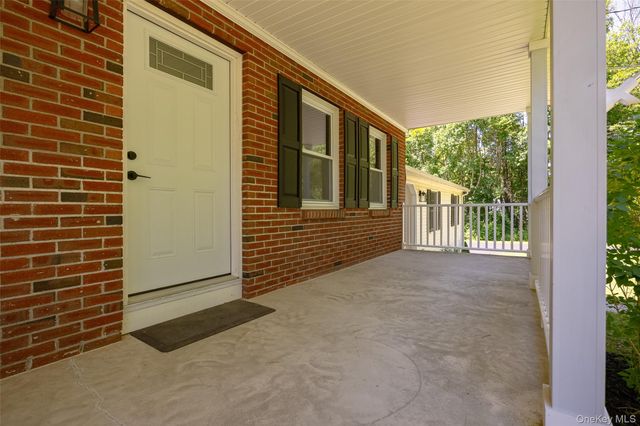 18 Cream Street, Hyde Park, NY 12538