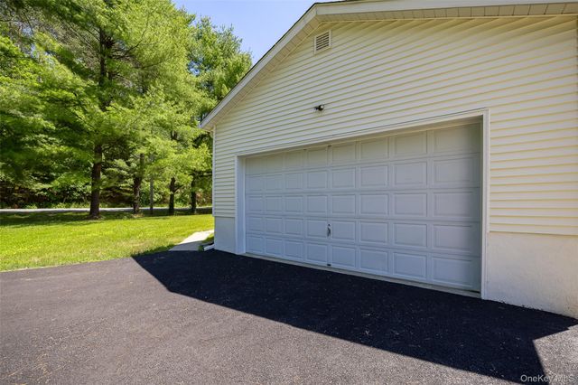 18 Cream Street, Hyde Park, NY 12538