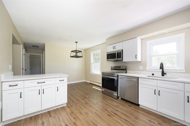 18 Cream Street, Hyde Park, NY 12538