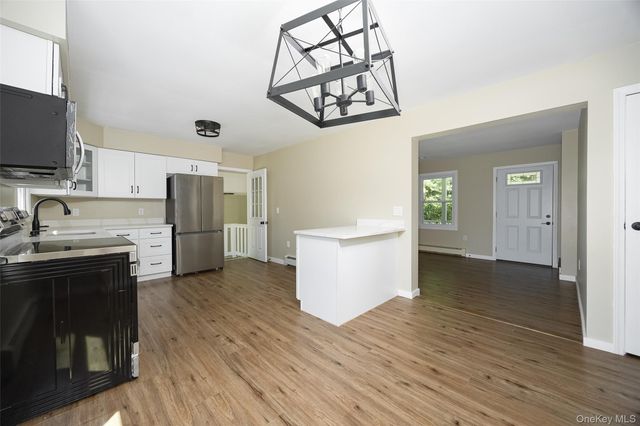 18 Cream Street, Hyde Park, NY 12538
