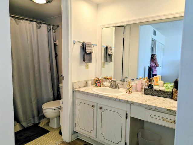 111 Greenbrier B, West Palm Beach, FL 33417