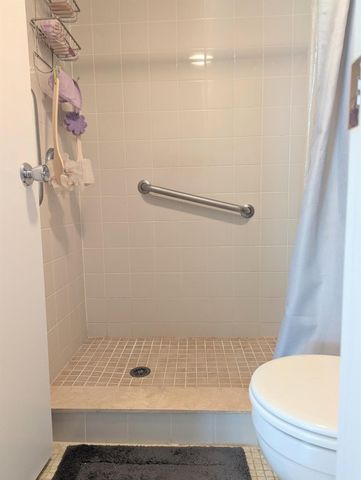 111 Greenbrier B, West Palm Beach, FL 33417