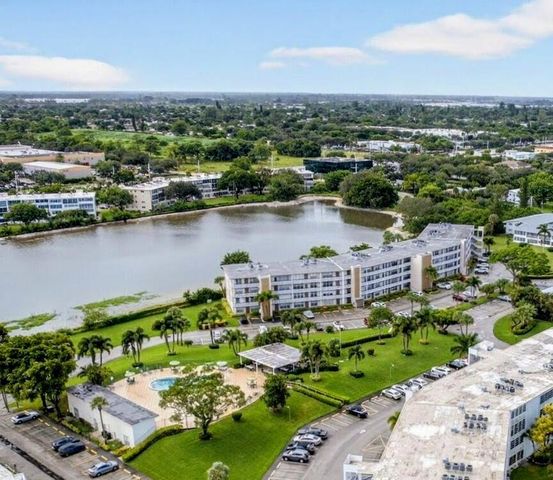 111 Greenbrier B, West Palm Beach, FL 33417