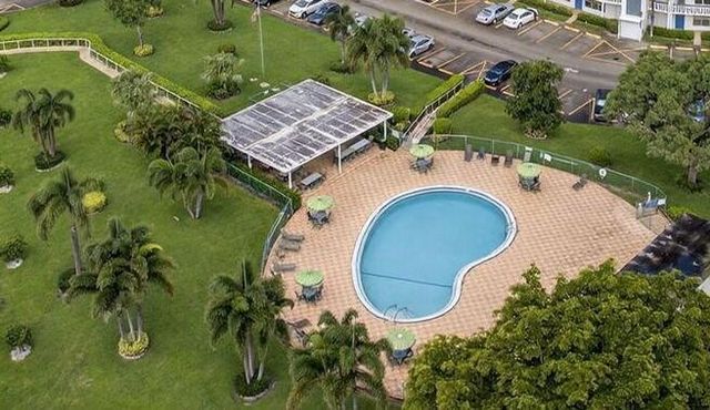 111 Greenbrier B, West Palm Beach, FL 33417