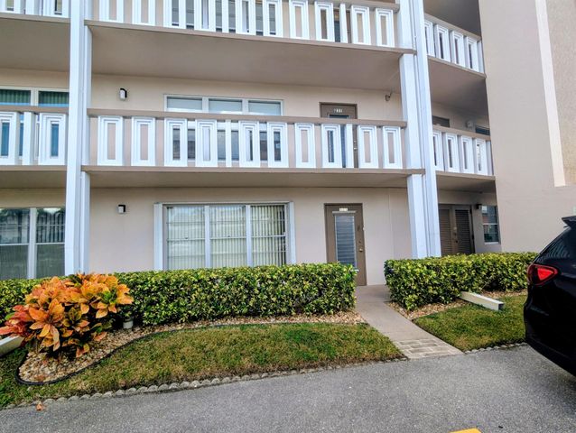 111 Greenbrier B, West Palm Beach, FL 33417