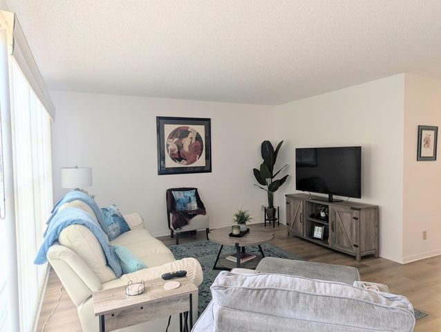 111 Greenbrier B, West Palm Beach, FL 33417