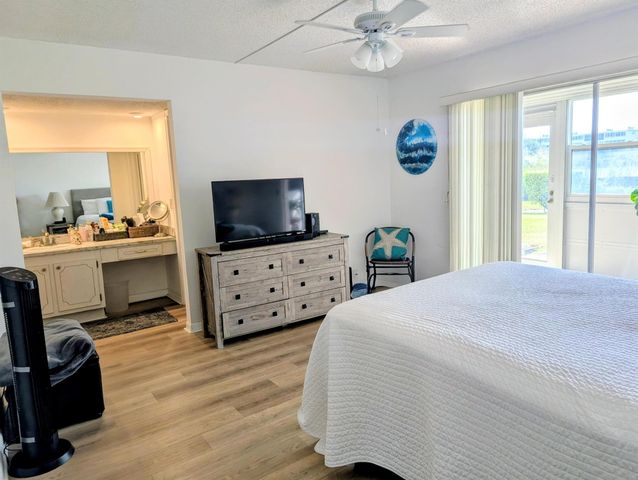 111 Greenbrier B, West Palm Beach, FL 33417