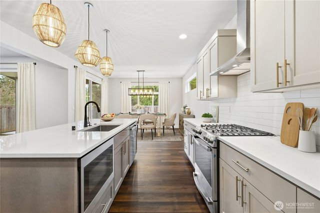 22213 17th Avenue W, Lynnwood, WA 98036