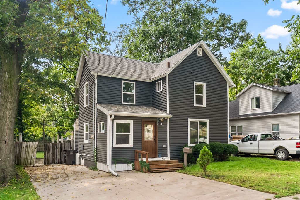 1923 Capitol Avenue, Des Moines, IA 50316