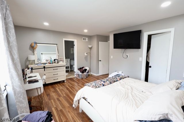 4 Sickle St, Dover Town, NJ 07801