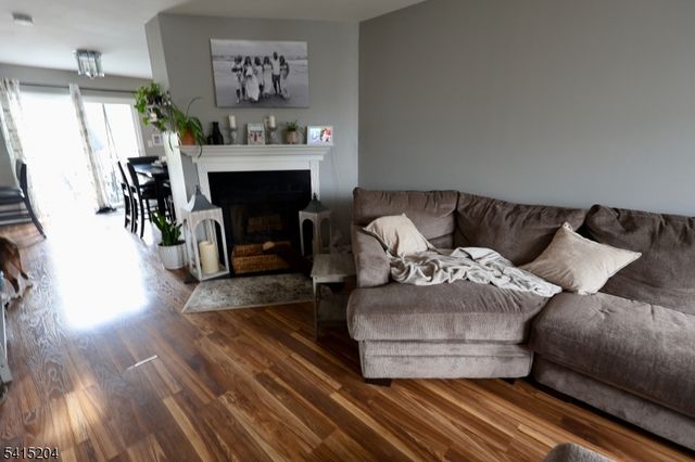 4 Sickle St, Dover Town, NJ 07801