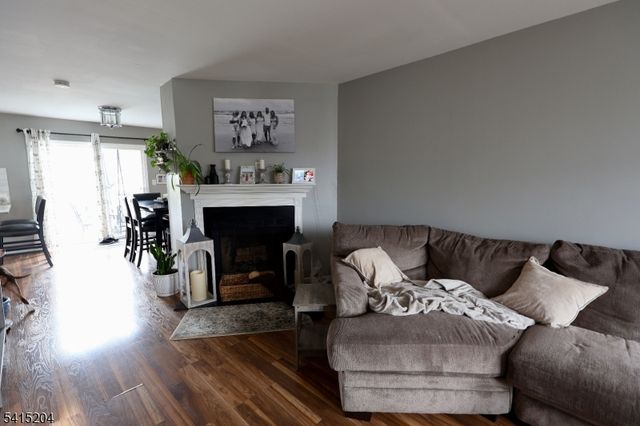 4 Sickle St, Dover Town, NJ 07801