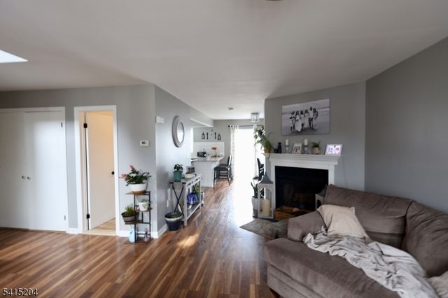 4 Sickle St, Dover Town, NJ 07801