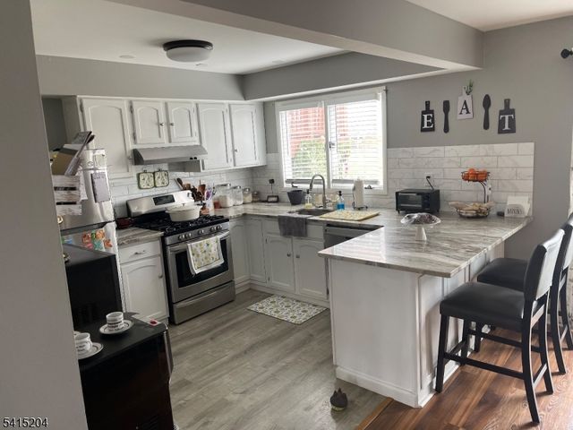 4 Sickle St, Dover Town, NJ 07801