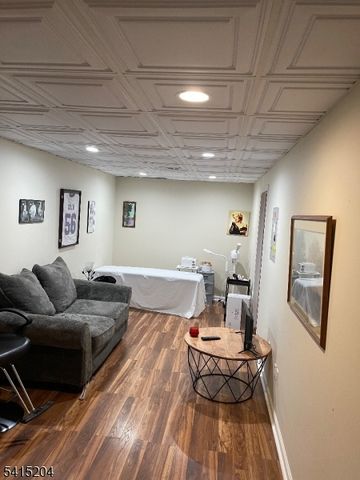 4 Sickle St, Dover Town, NJ 07801