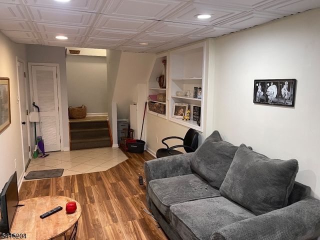 4 Sickle St, Dover Town, NJ 07801