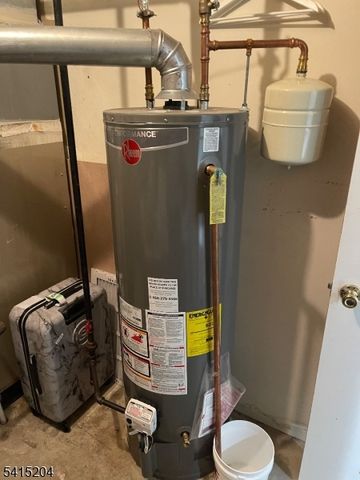 4 Sickle St, Dover Town, NJ 07801