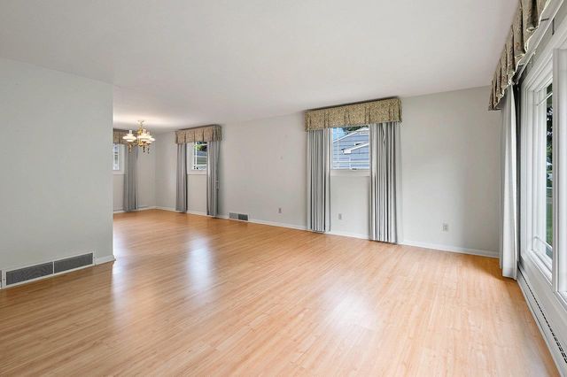 915 TOMMARK STREET, Green Bay, WI 54304