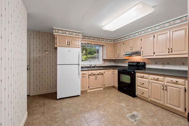 915 TOMMARK STREET, Green Bay, WI 54304