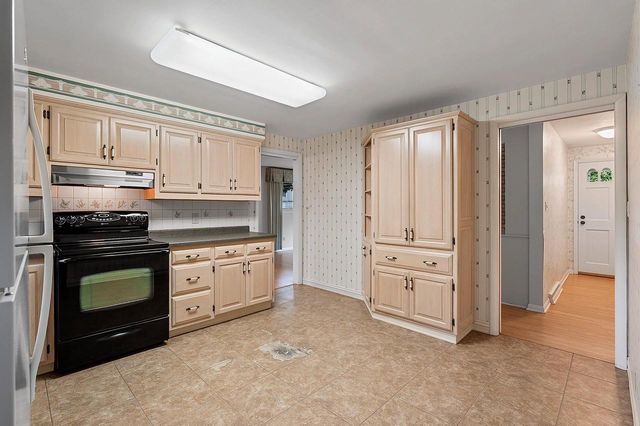 915 TOMMARK STREET, Green Bay, WI 54304
