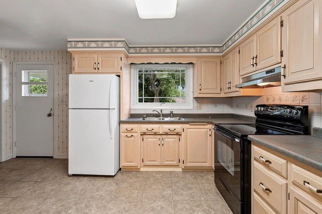 915 TOMMARK STREET, Green Bay, WI 54304