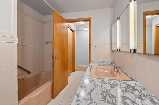 915 TOMMARK STREET, Green Bay, WI 54304