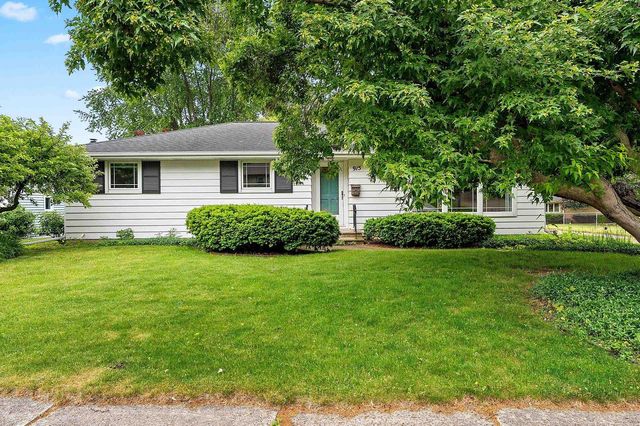 915 TOMMARK STREET, Green Bay, WI 54304