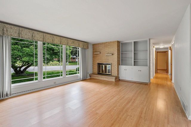 915 TOMMARK STREET, Green Bay, WI 54304